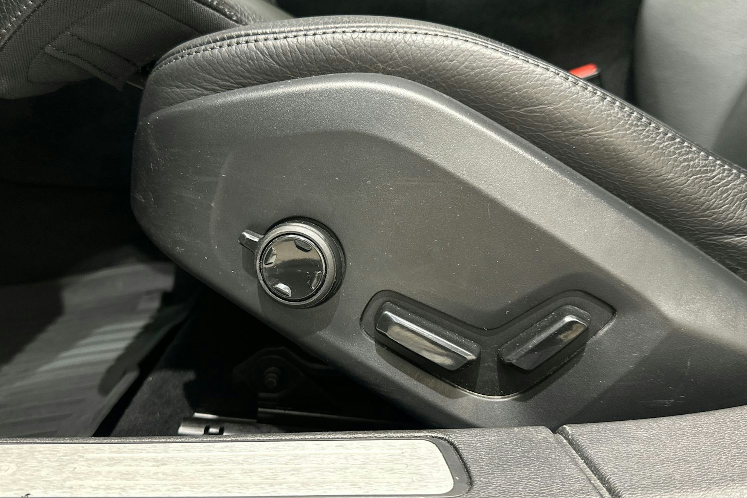 Harmaa Volvo V60 2019 kuva 24.