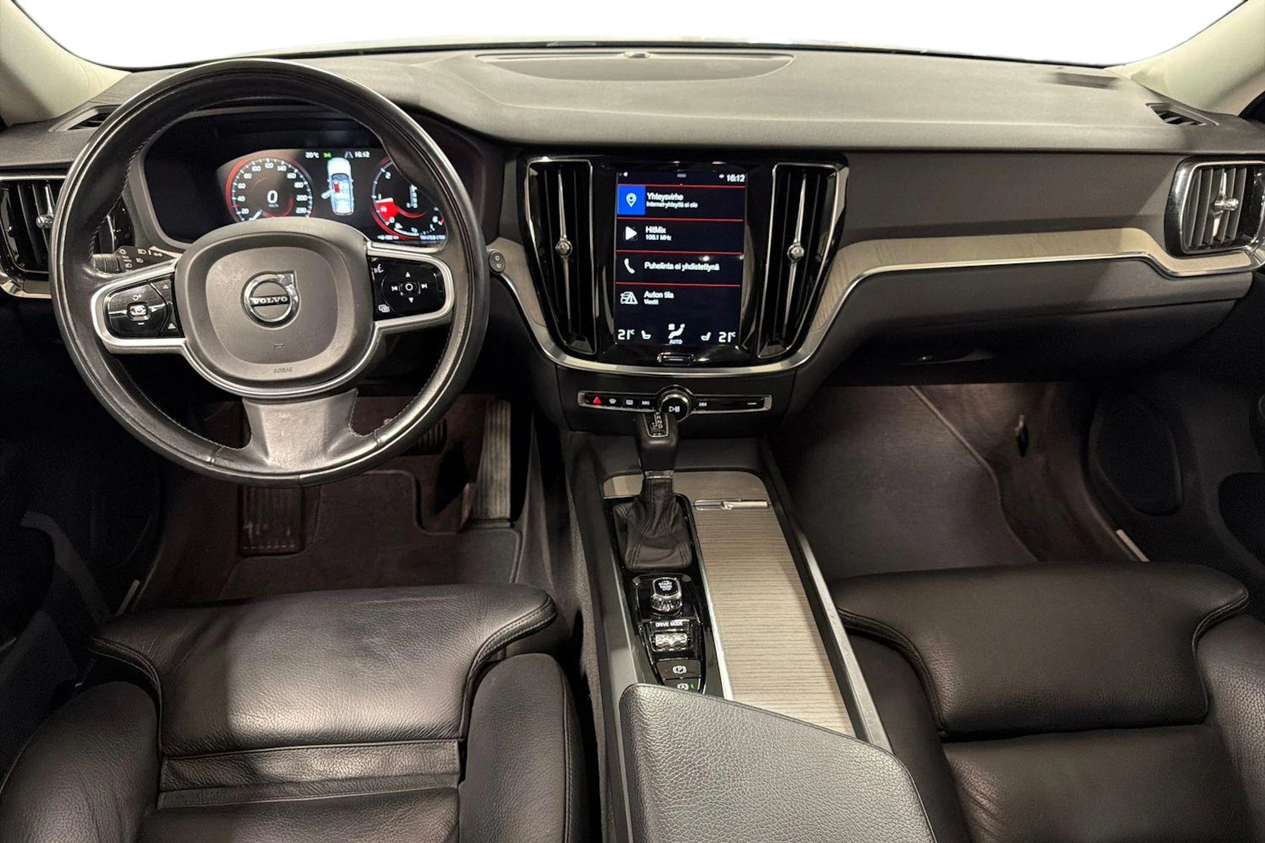 musta Volvo V60 2019 kuva 7.