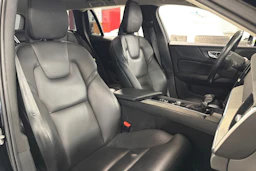 musta Volvo V60 2019 kuva 10.