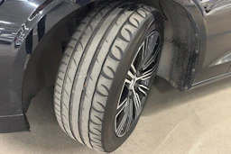 musta Volvo V60 2019 kuva 12.