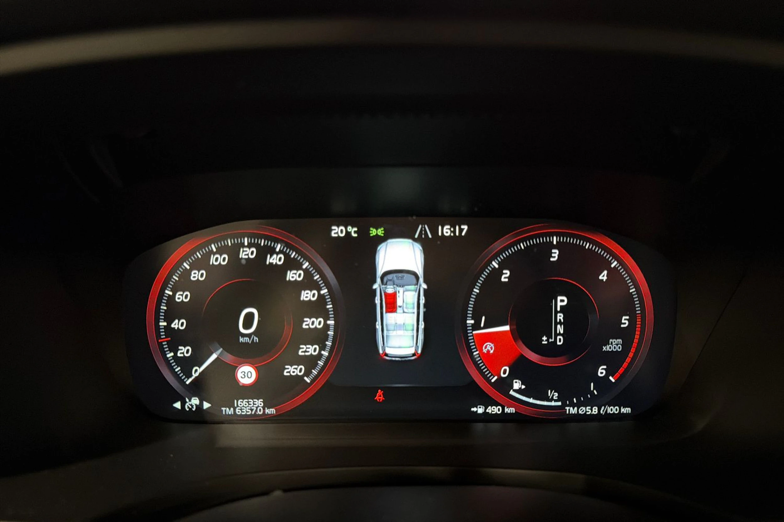 musta Volvo V60 2019 kuva 18.