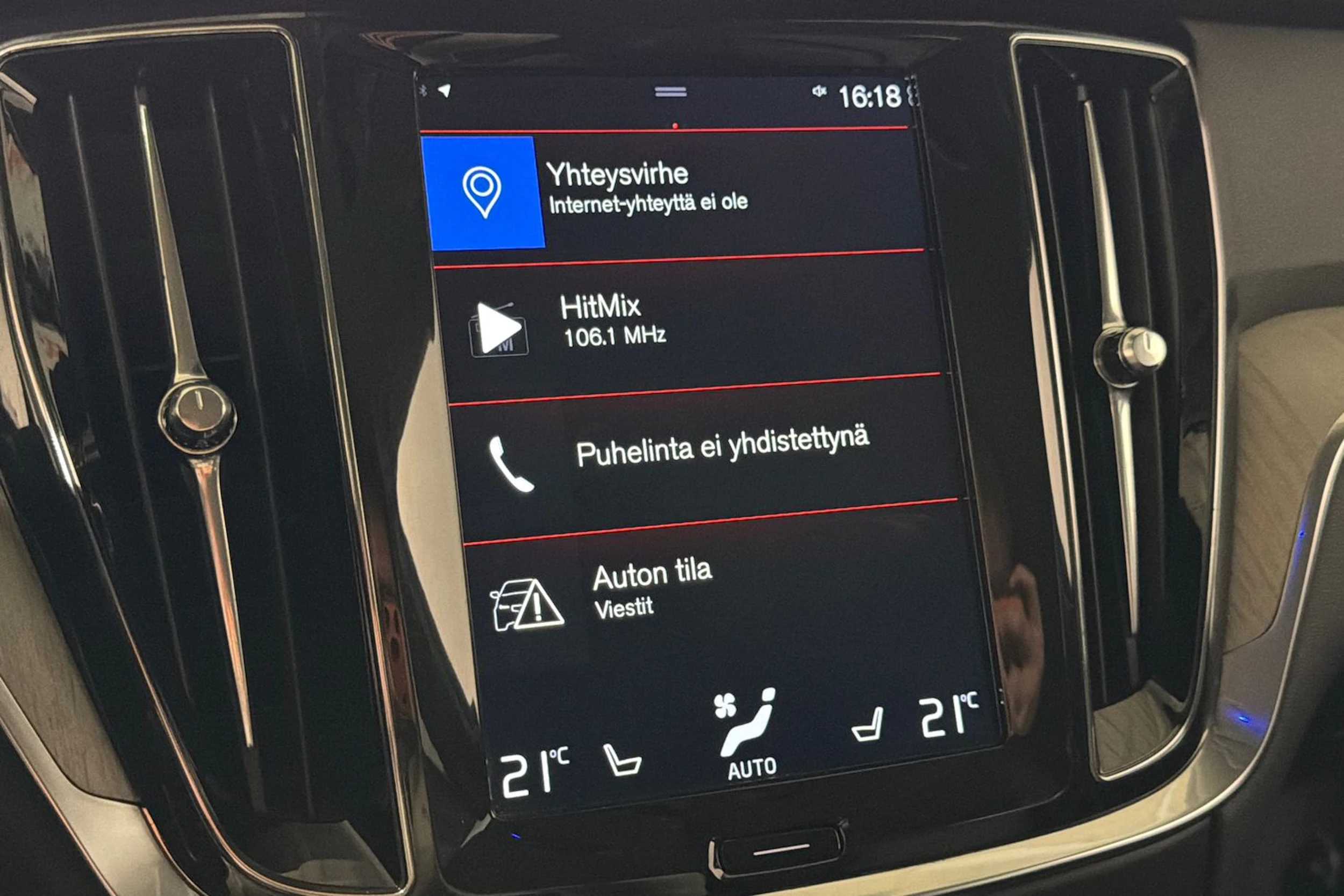 musta Volvo V60 2019 kuva 21.