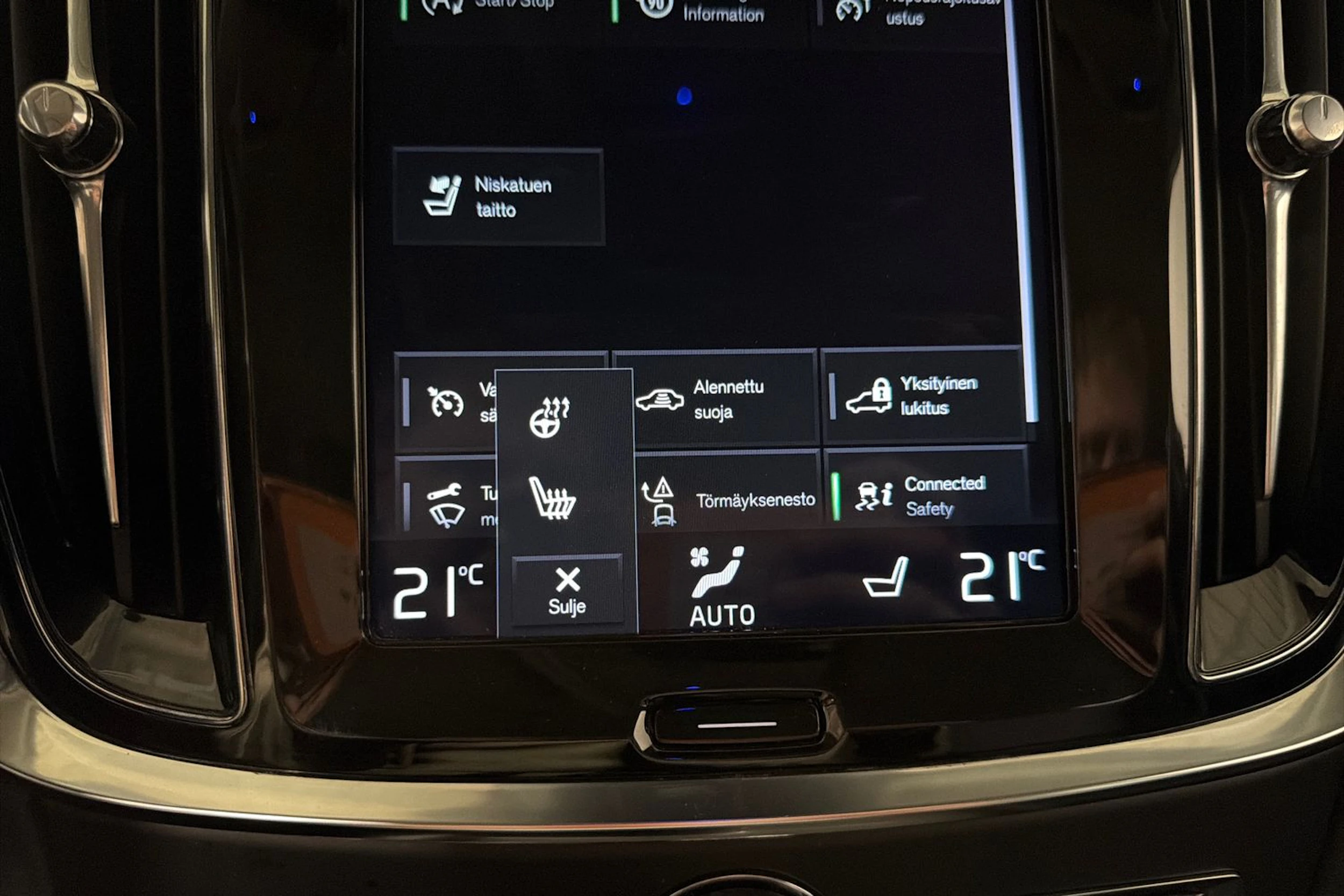 musta Volvo V60 2019 kuva 23.