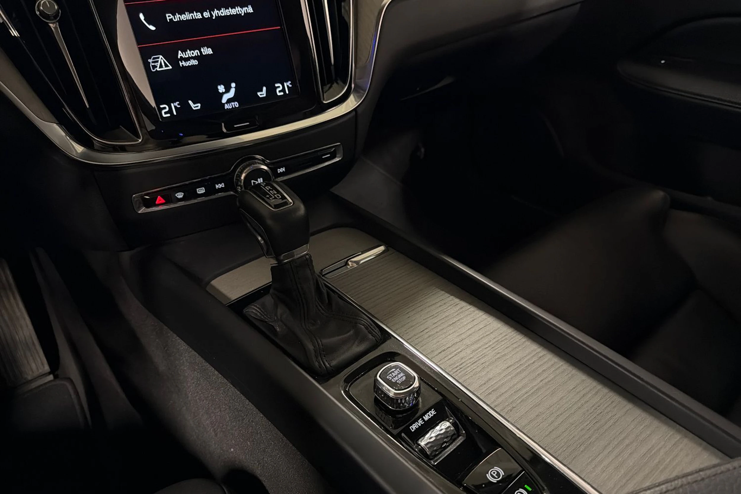 musta Volvo V60 2019 kuva 24.