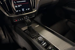 musta Volvo V60 2019 kuva 24.