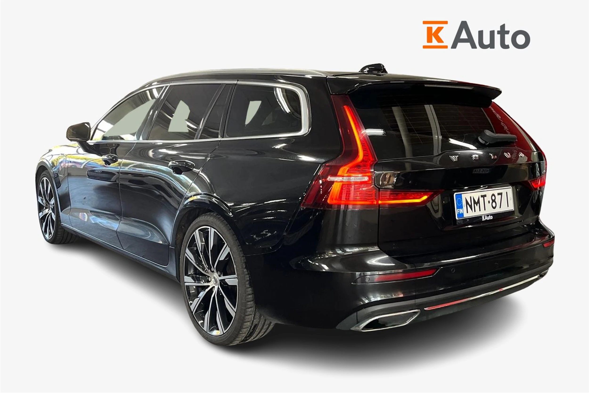 Musta Volvo V60 2019 kuva 2.