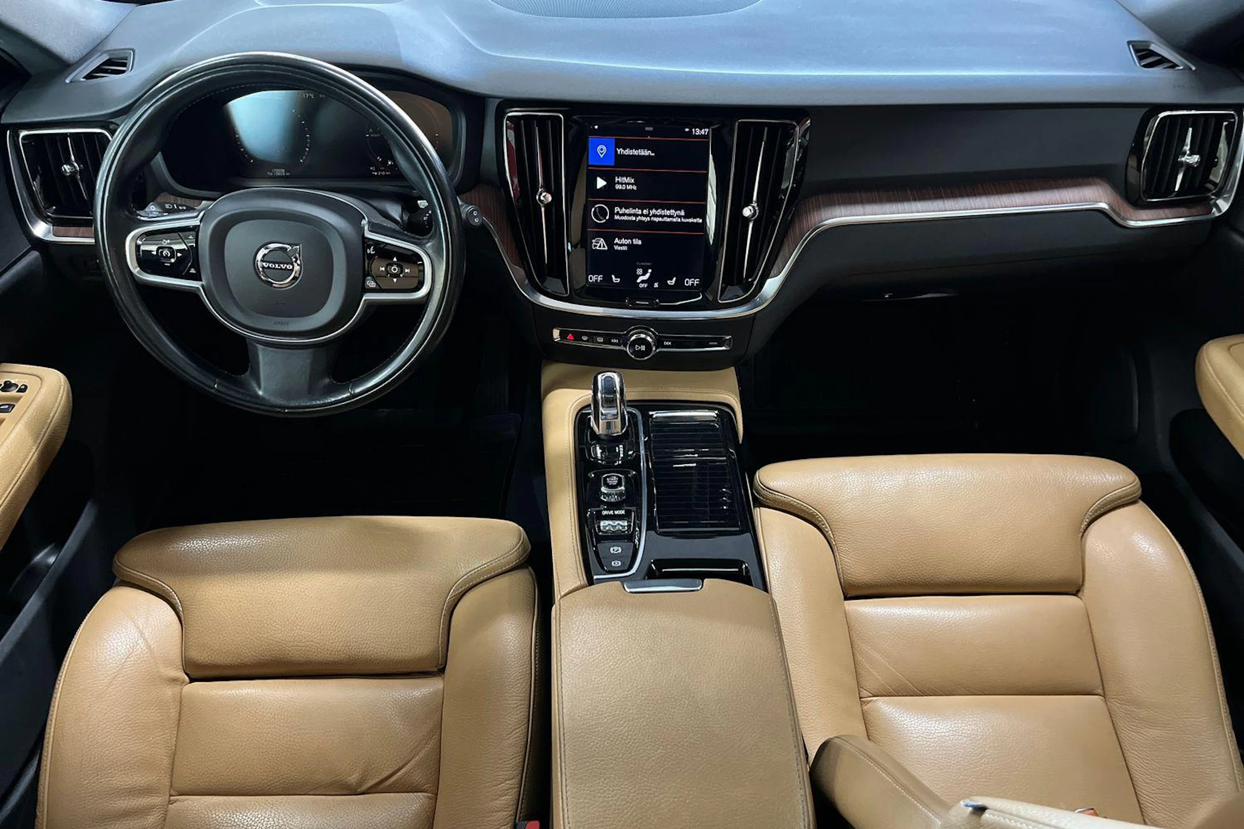 Musta Volvo V60 2019 kuva 7.