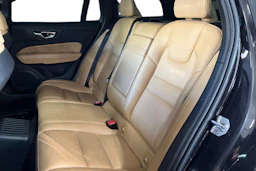 Musta Volvo V60 2019 kuva 8.