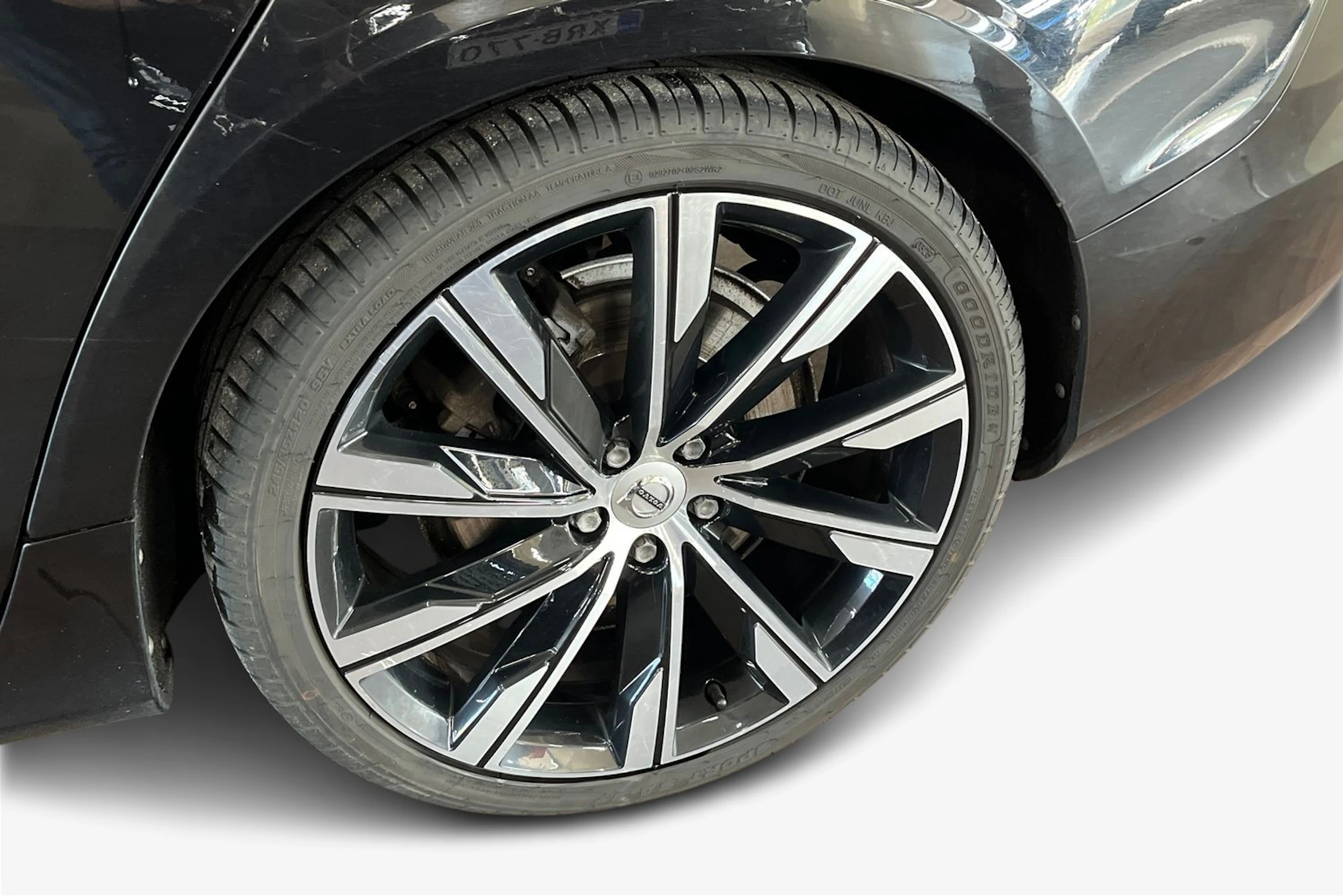 Musta Volvo V60 2019 kuva 9.