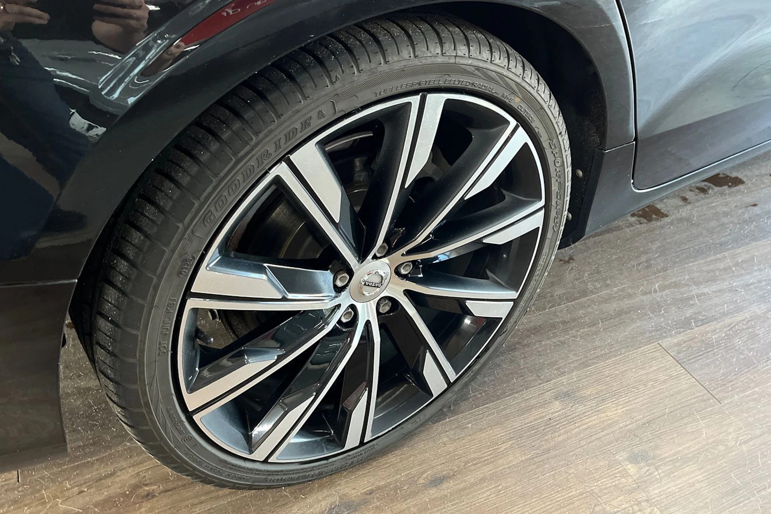 Musta Volvo V60 2019 kuva 10.