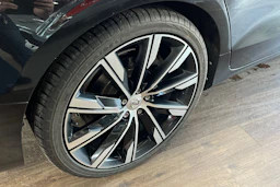 Musta Volvo V60 2019 kuva 10.