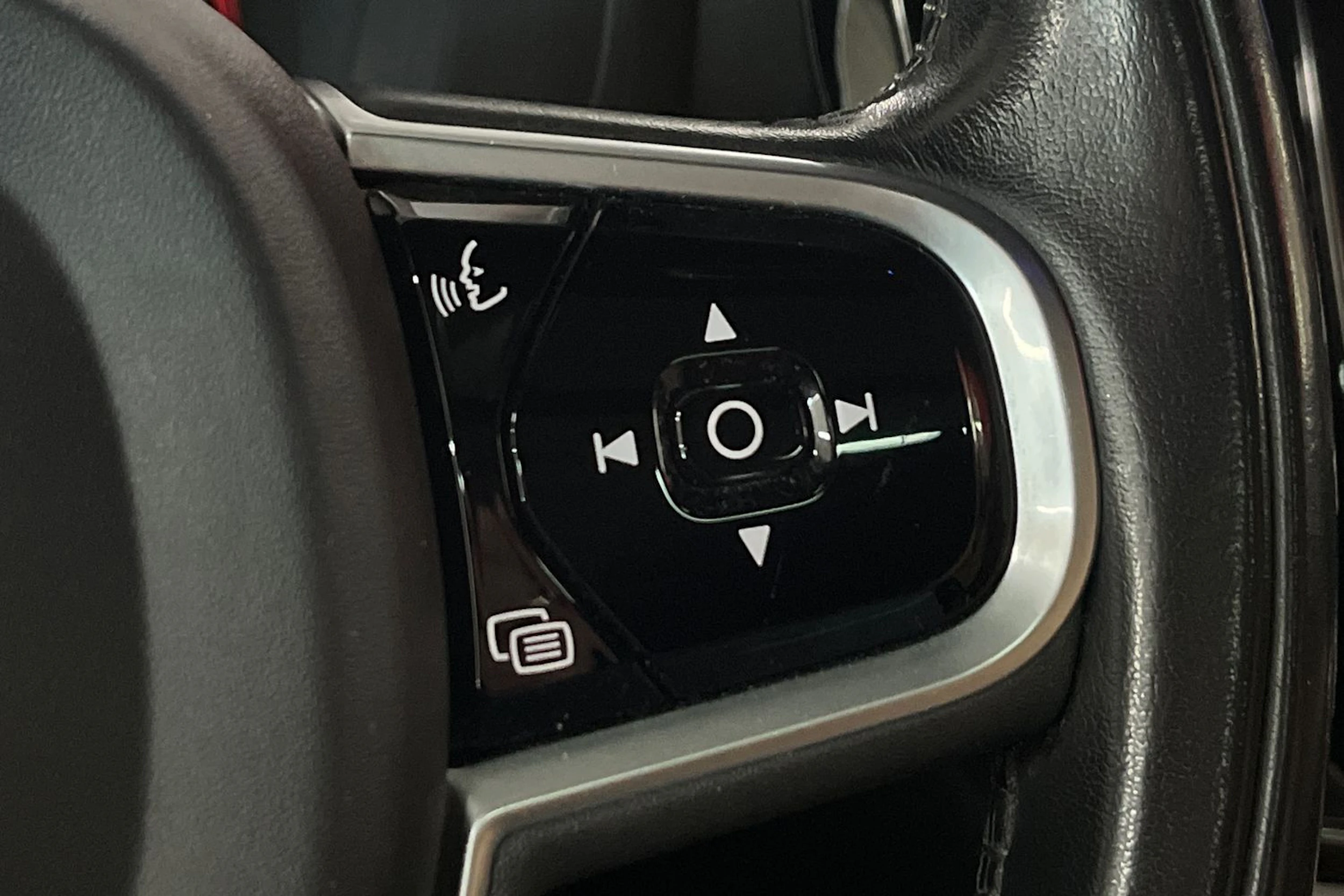 Musta Volvo V60 2019 kuva 18.