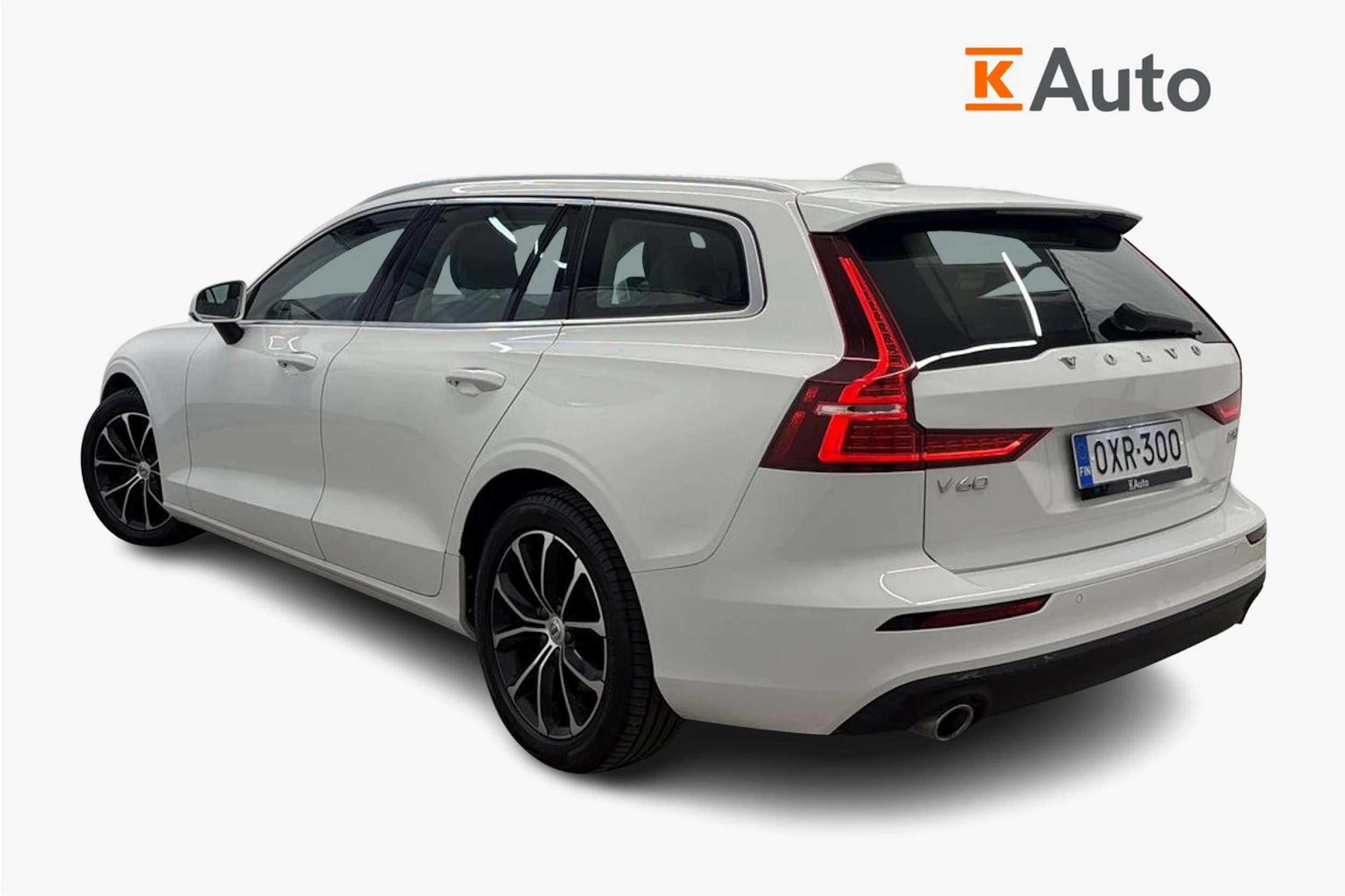 valkoinen Volvo V60 2019 kuva 2.