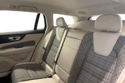 valkoinen Volvo V60 2019 kuva 8.