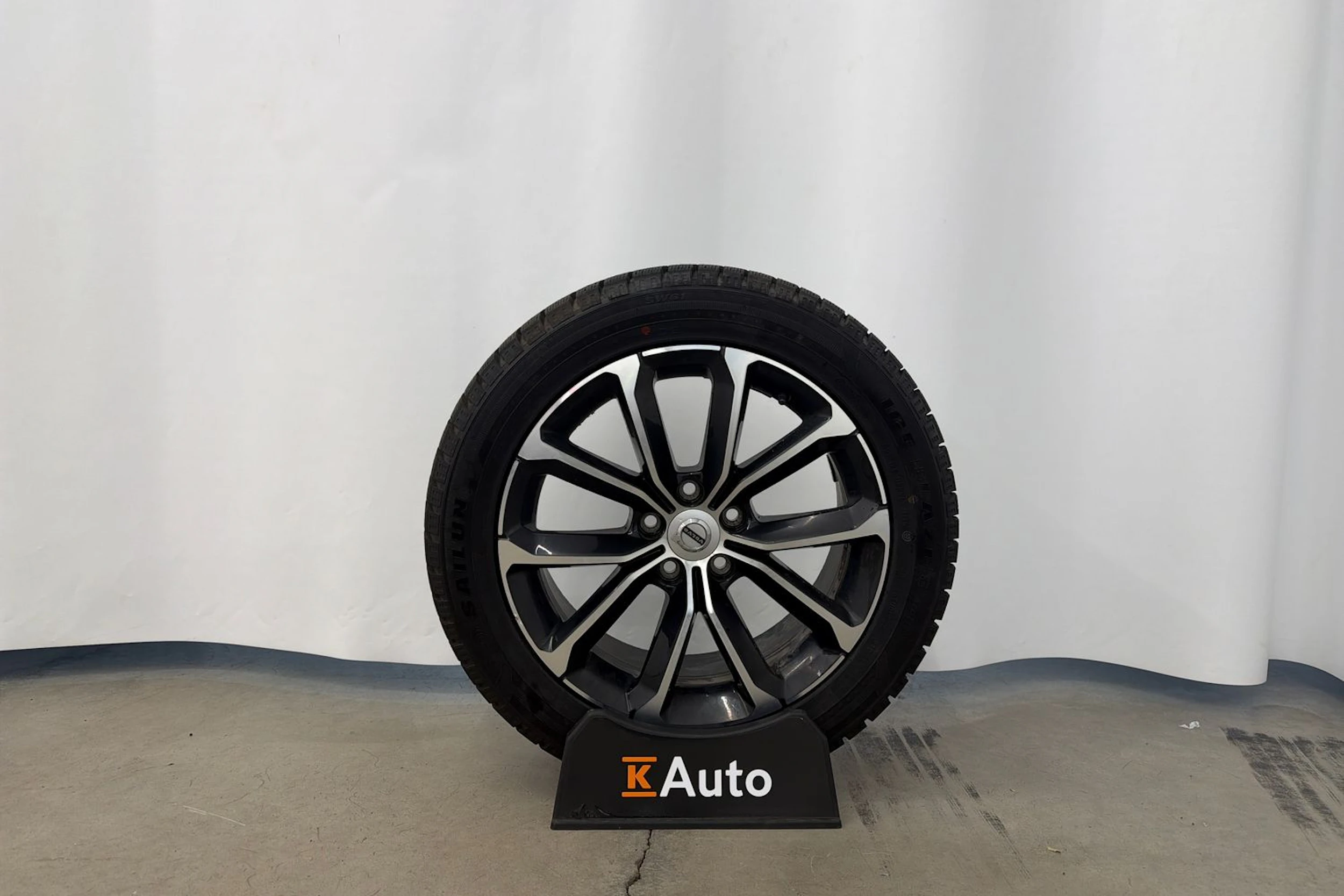 valkoinen Volvo V60 2019 kuva 11.