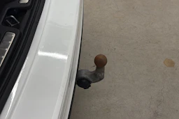 valkoinen Volvo V60 2019 kuva 16.