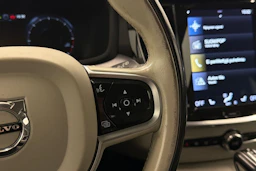 valkoinen Volvo V60 2019 kuva 22.