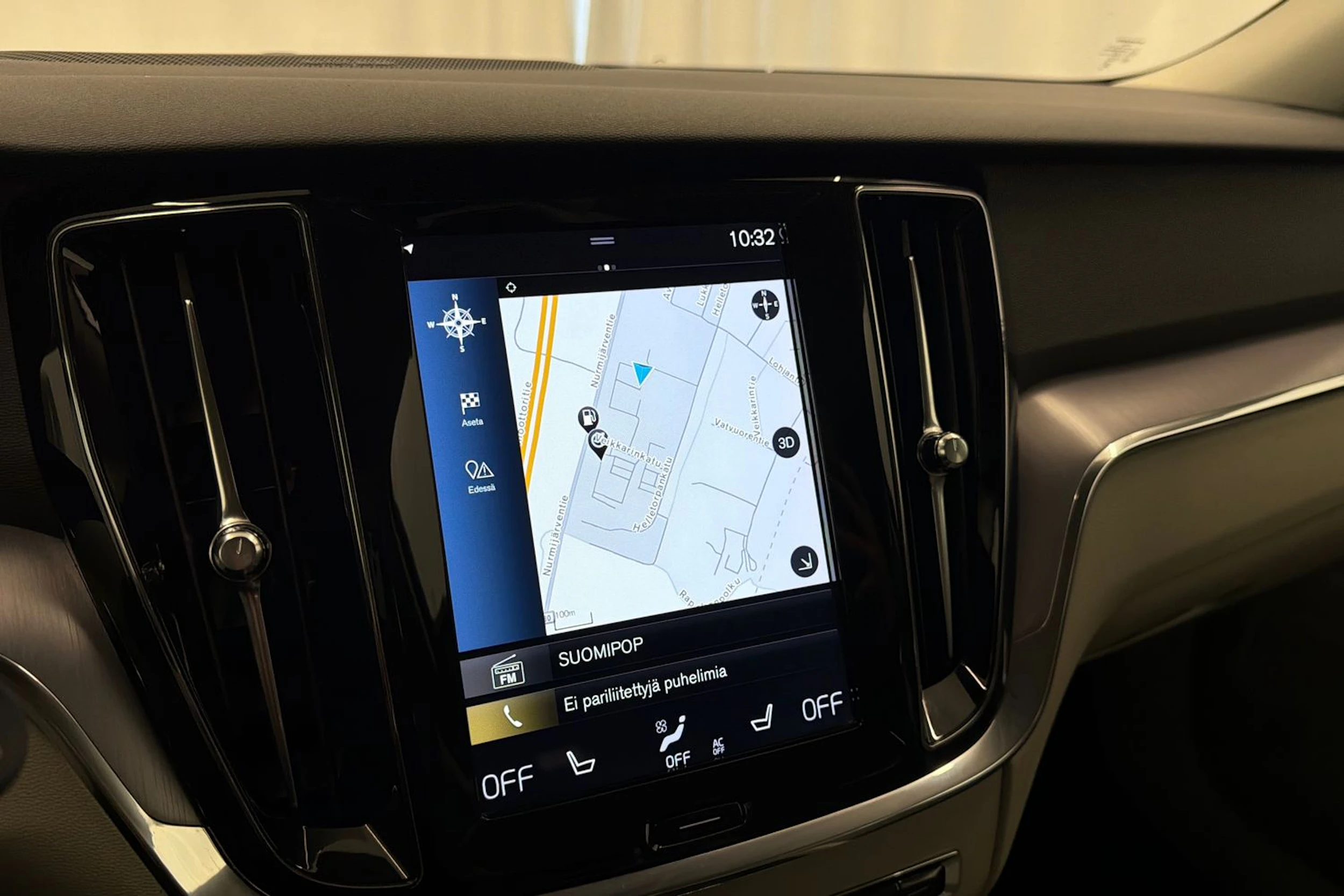 valkoinen Volvo V60 2019 kuva 24.