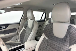 valkoinen Volvo V60 2019 kuva 28.