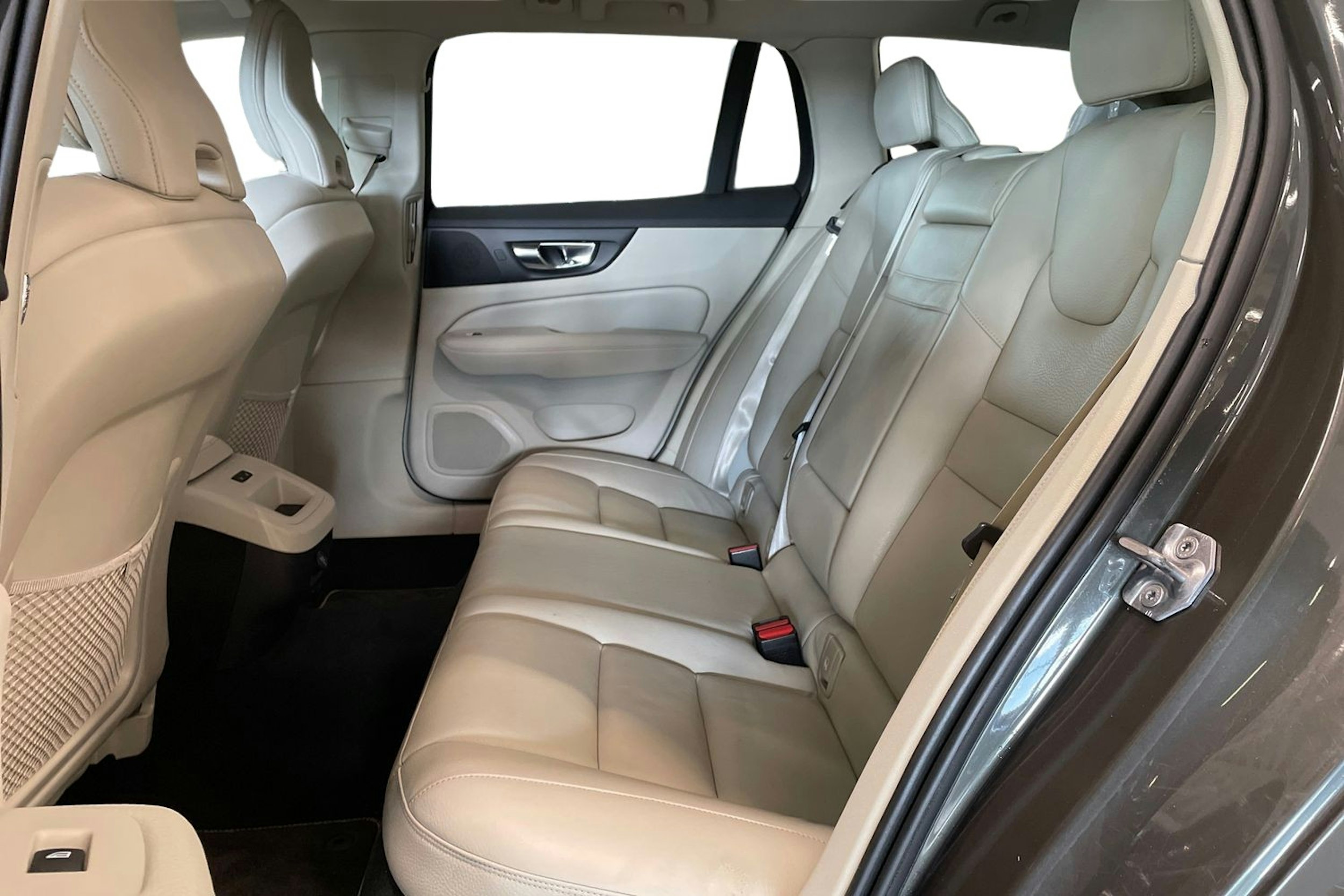 harmaa Volvo V60 2019 kuva 10.