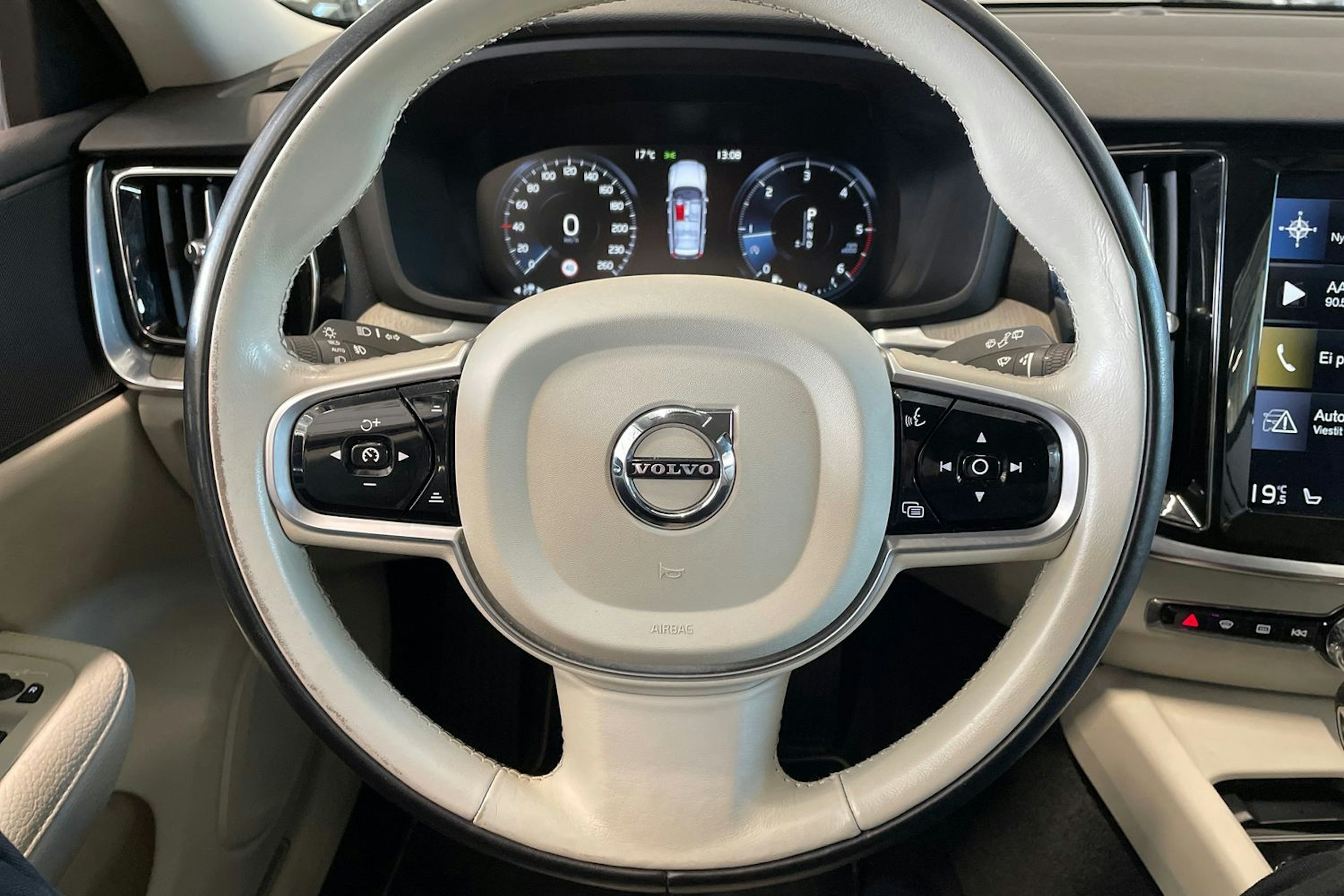harmaa Volvo V60 2019 kuva 16.