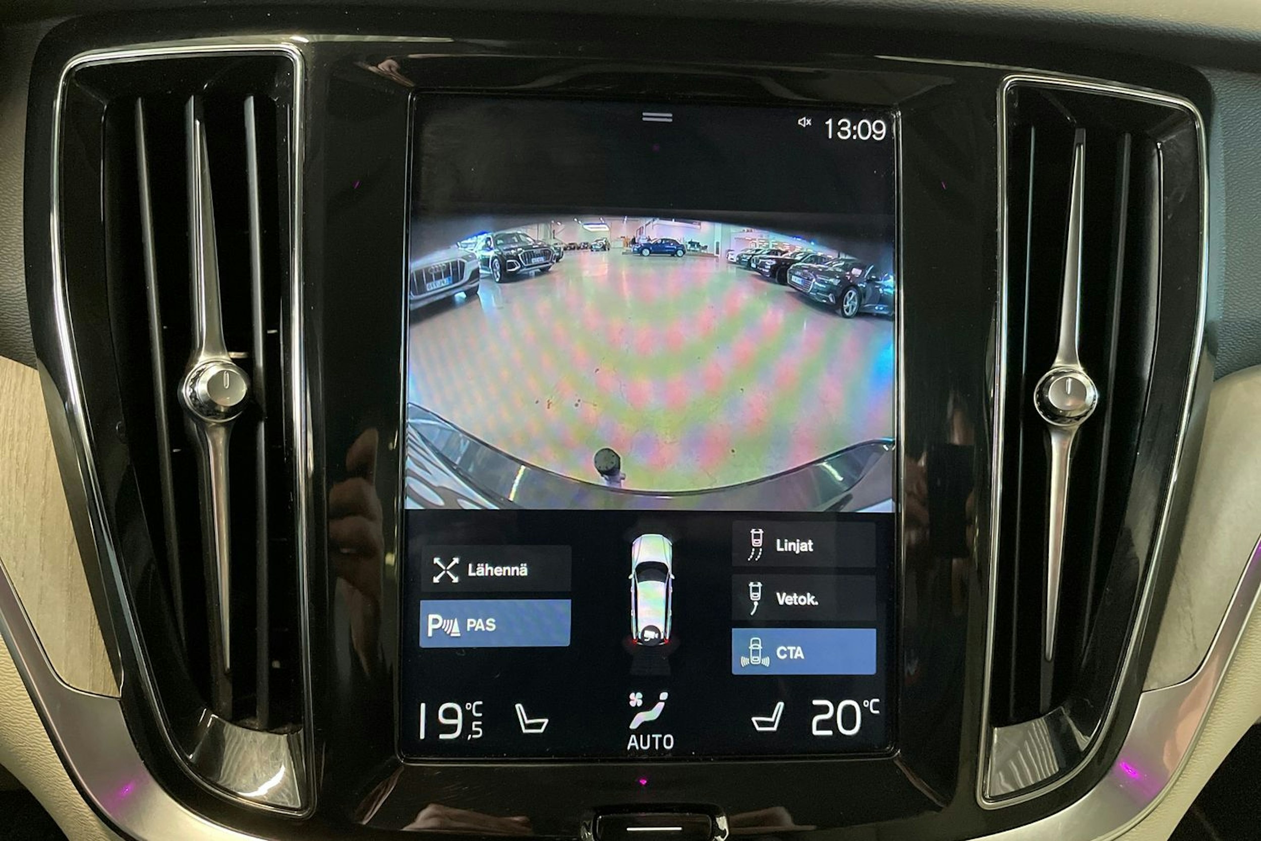 harmaa Volvo V60 2019 kuva 21.