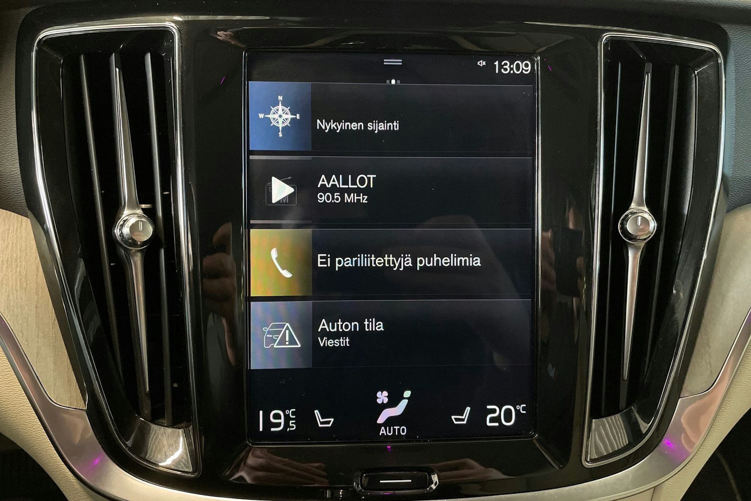 harmaa Volvo V60 2019 kuva 22.