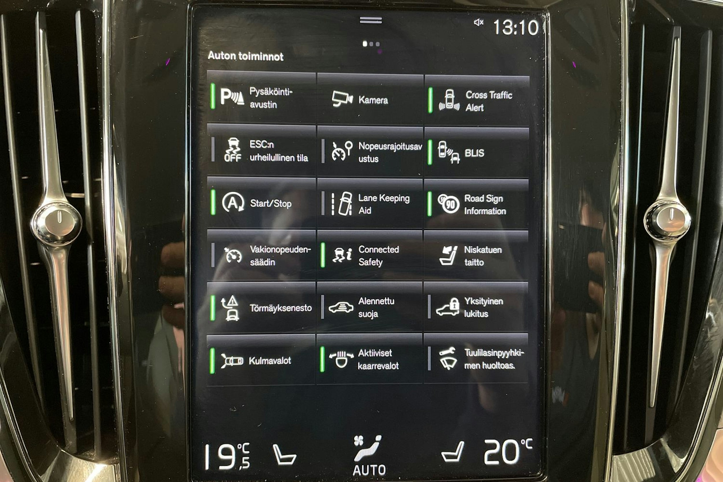 harmaa Volvo V60 2019 kuva 24.