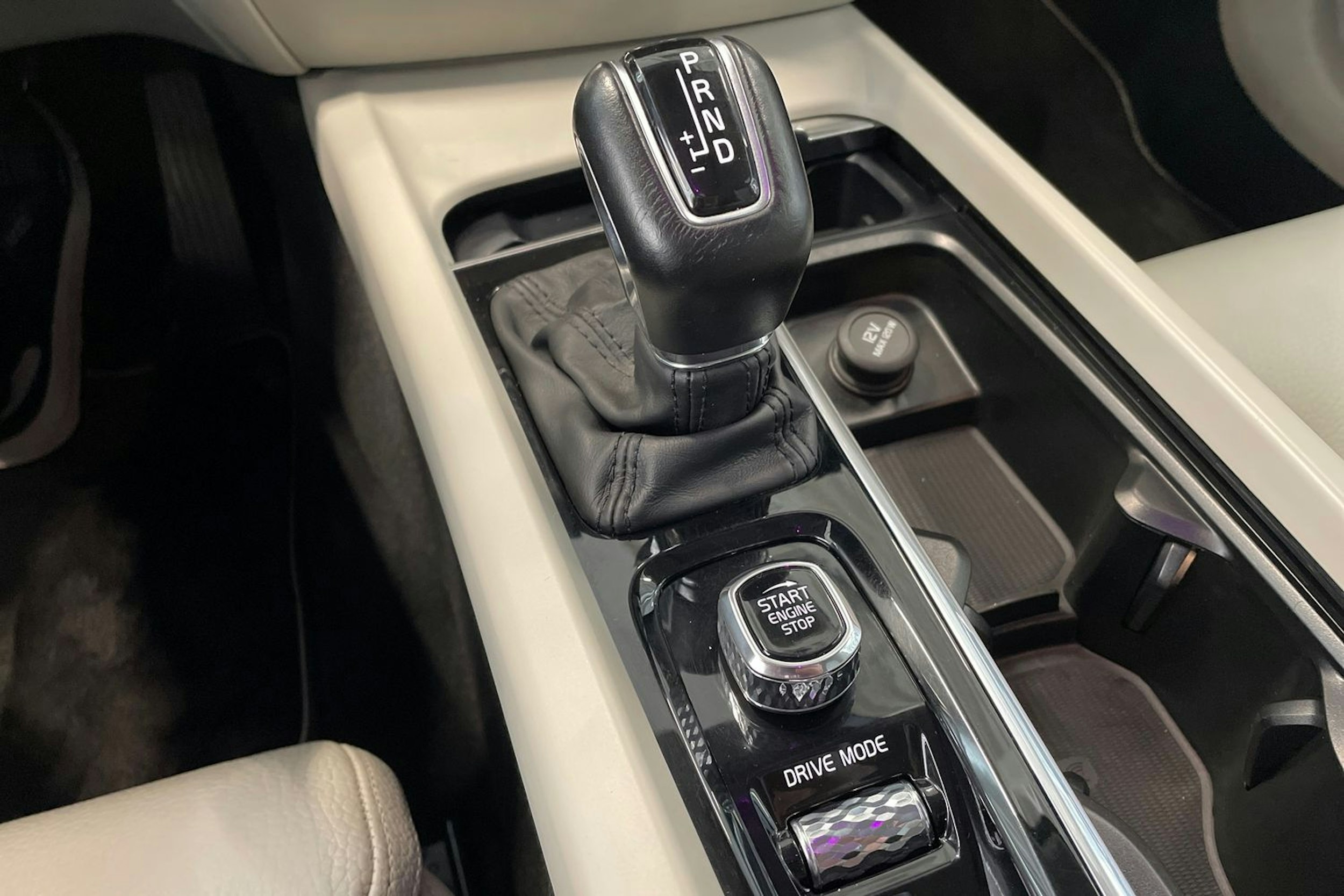 harmaa Volvo V60 2019 kuva 27.