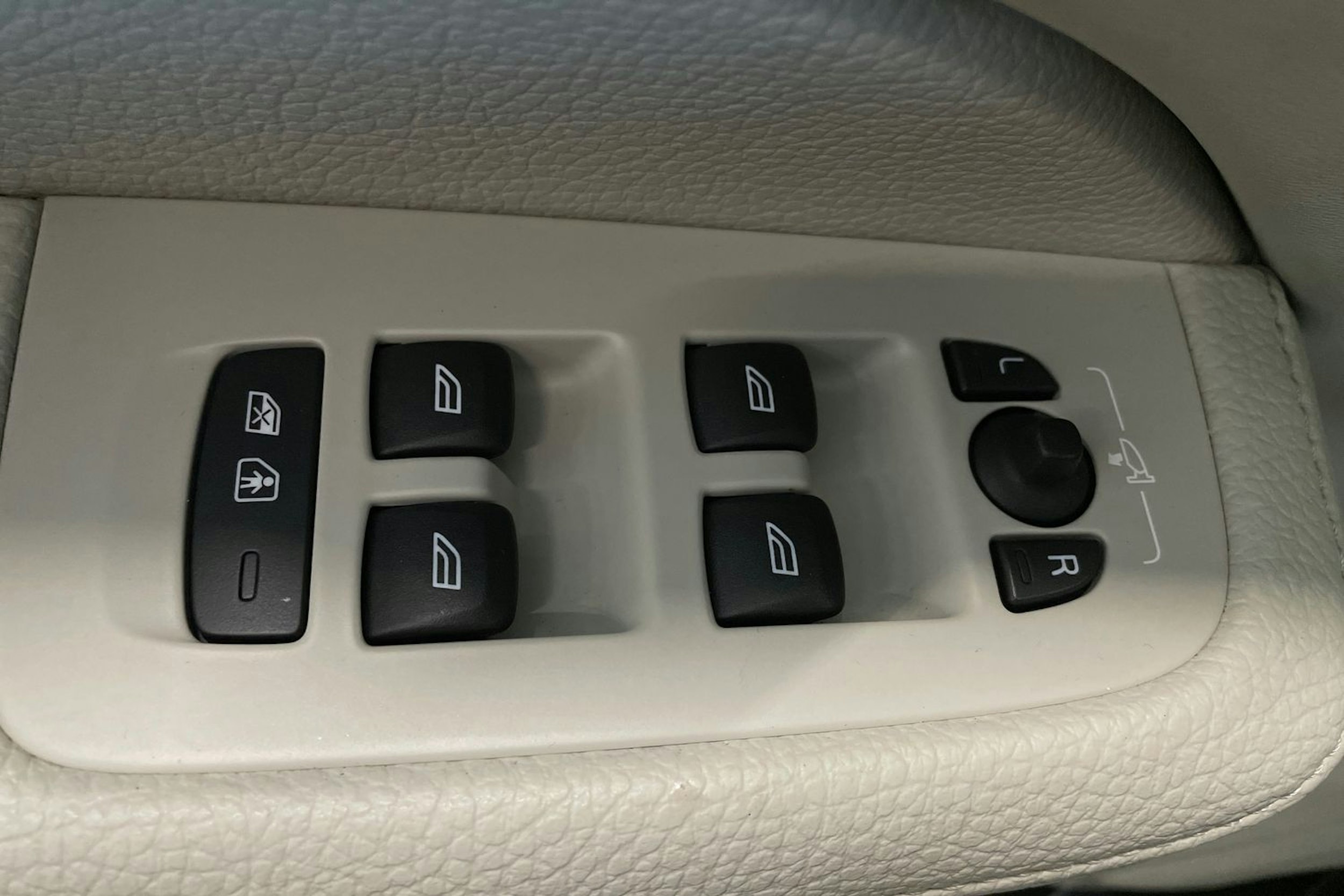harmaa Volvo V60 2019 kuva 29.