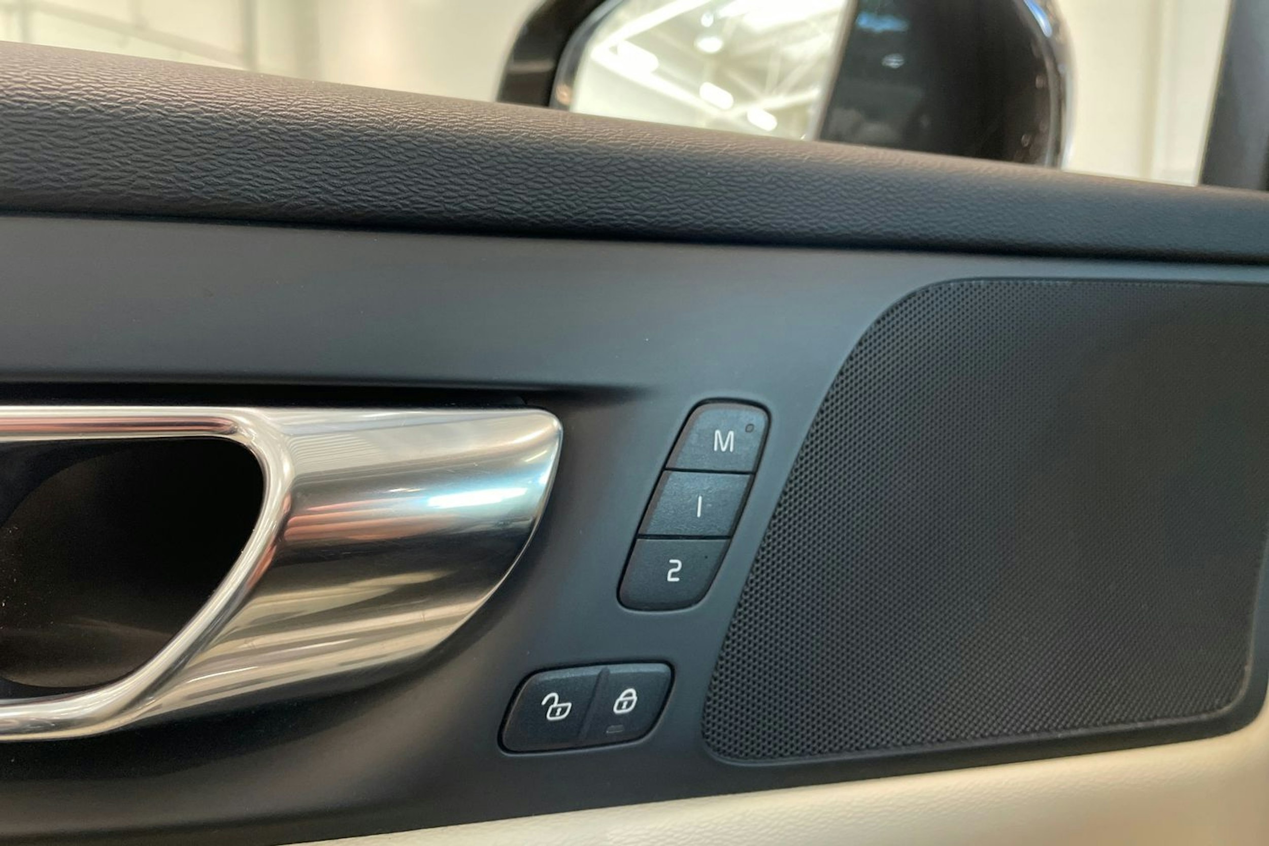 harmaa Volvo V60 2019 kuva 30.