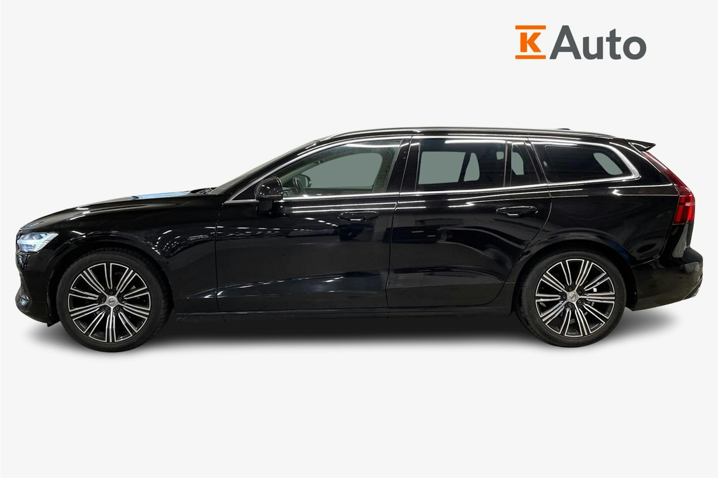 musta Volvo V60 2019 kuva 6.