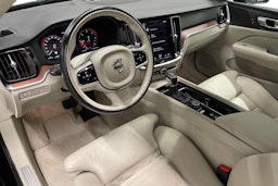 musta Volvo V60 2019 kuva 7.