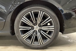 musta Volvo V60 2019 kuva 11.