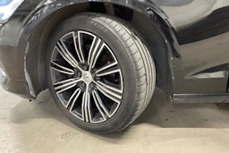 musta Volvo V60 2019 kuva 13.