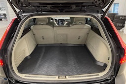 musta Volvo V60 2019 kuva 15.