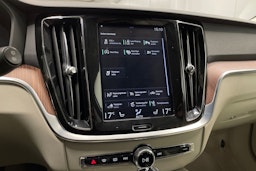 musta Volvo V60 2019 kuva 17.