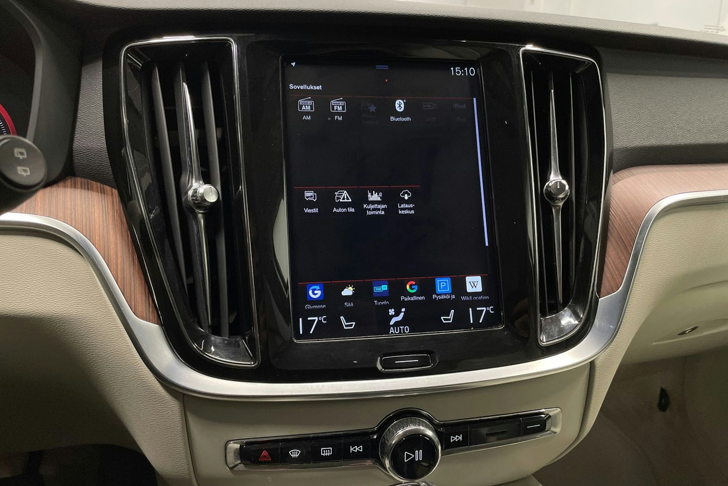 musta Volvo V60 2019 kuva 18.