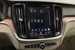 musta Volvo V60 2019 kuva 18.