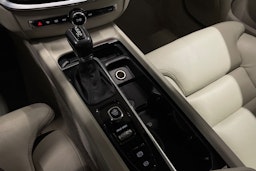 musta Volvo V60 2019 kuva 19.