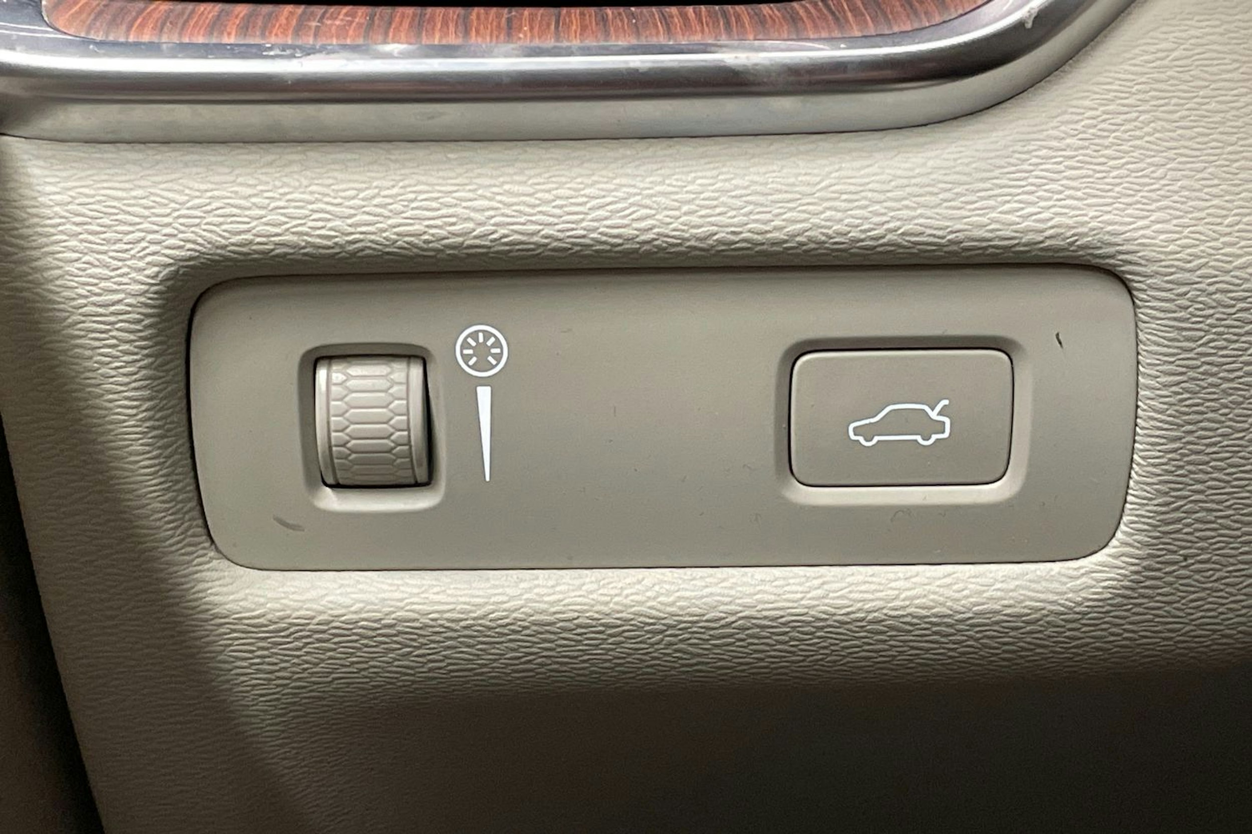 musta Volvo V60 2019 kuva 20.