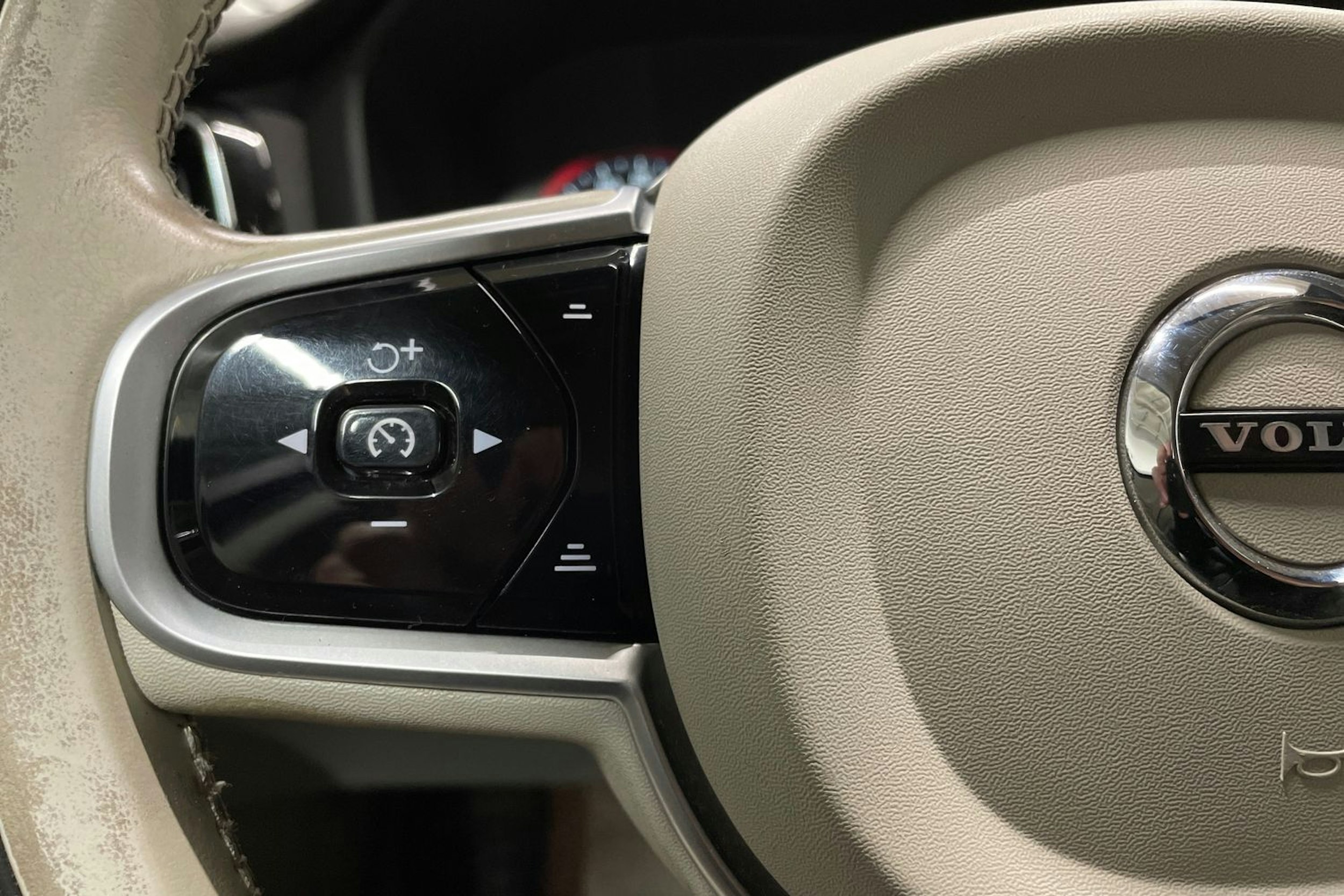 musta Volvo V60 2019 kuva 21.