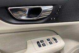 musta Volvo V60 2019 kuva 23.