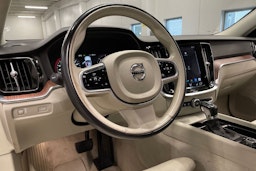 musta Volvo V60 2019 kuva 25.