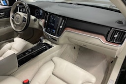 musta Volvo V60 2019 kuva 27.