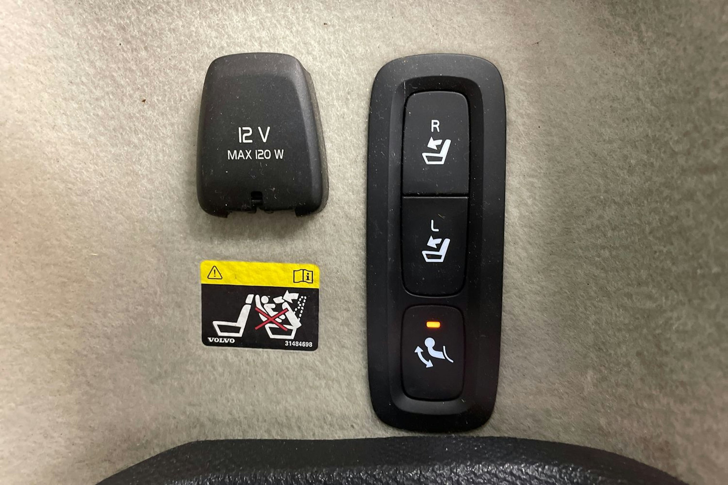 musta Volvo V60 2019 kuva 29.