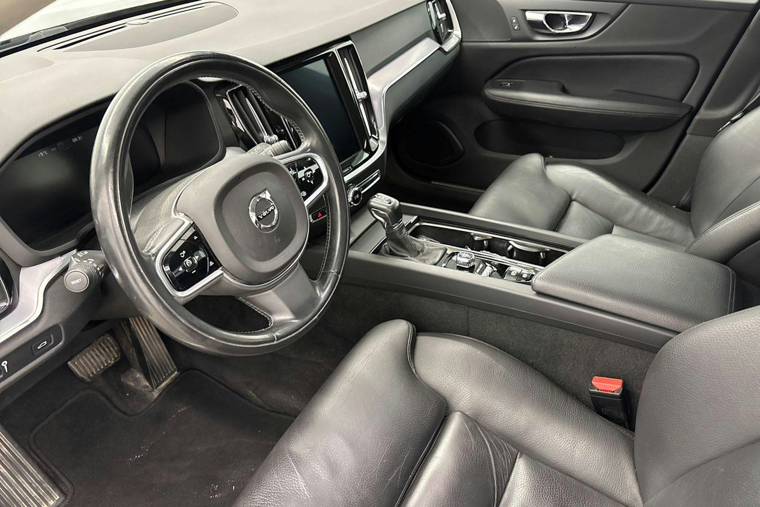 harmaa Volvo V60 2019 kuva 7.