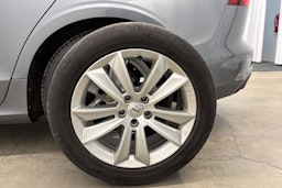 harmaa Volvo V60 2019 kuva 13.