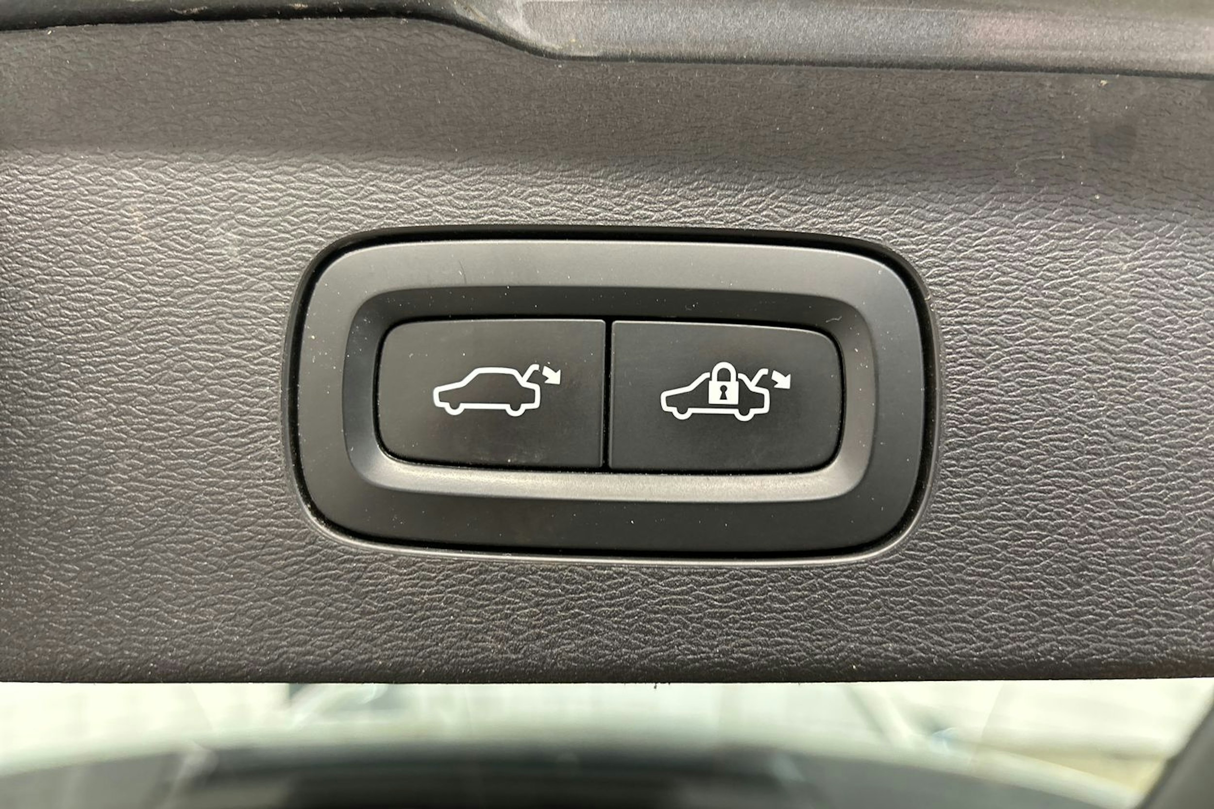 harmaa Volvo V60 2019 kuva 17.