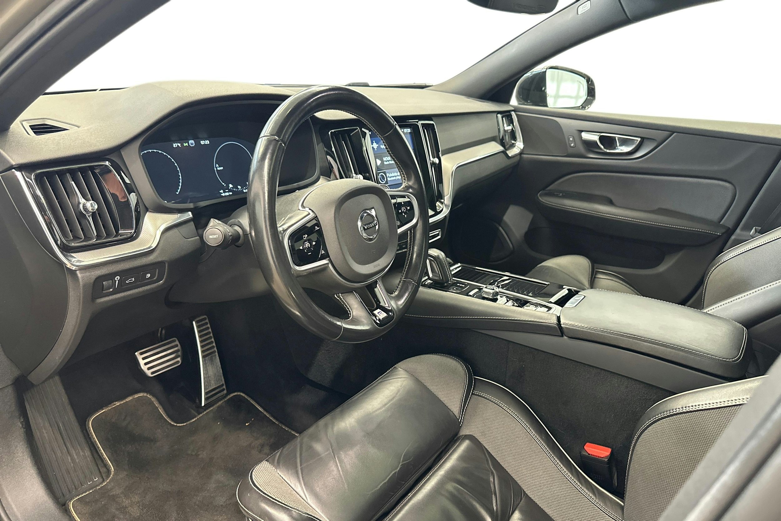 ruskea (beige) Volvo V60 2019 kuva 7.